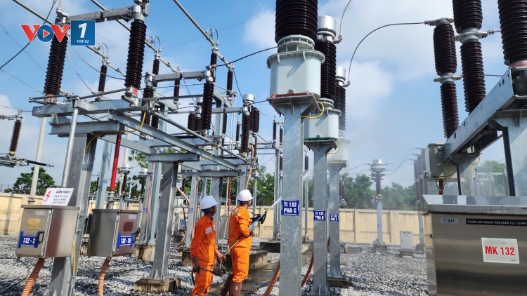 Nắng nóng đỉnh điểm, EVNNPC kêu gọi khách hàng tiết kiệm điện
