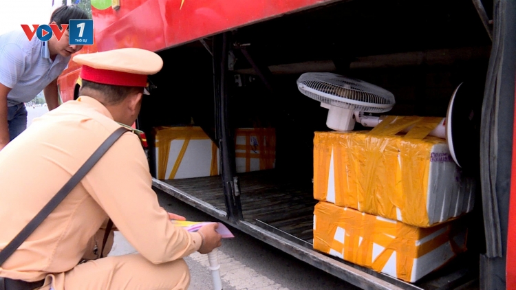Quảng Ninh: Tổng kiểm tra, xử lý vi phạm xe khách, xe tải và xe container