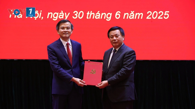Ông Đoàn Minh Huấn giữ chức Phó Giám đốc Thường trực Học viện Chính trị quốc gia Hồ Chí Minh