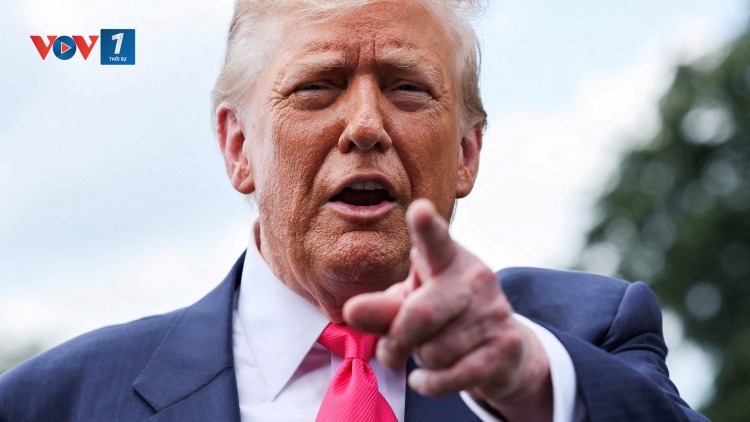 Tổng thống Donald Trump đưa ra loạt thông báo thuế quan mới, trong đó có chất bán dẫn và dược phẩm
