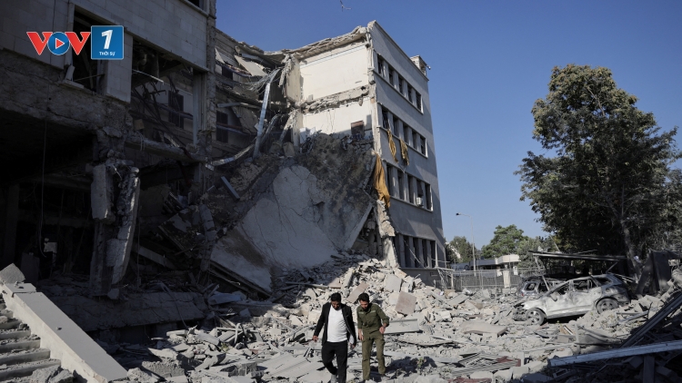 Quân đội Syria bắt đầu rút khỏi “điểm nóng” Sweida sau loạt không kích dữ dội của Israel vào thủ đô