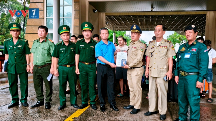 Bộ đội Biên phòng Tây Ninh tiếp nhận 45 công dân từ Campuchia