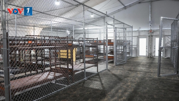 Tổng thống Trump khai trương trại giam di dân “Alcatraz Cá Sấu”
