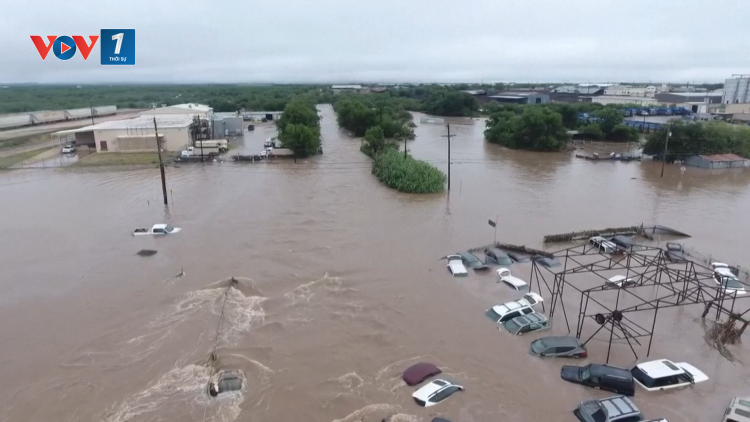 Texas chìm trong biển nước sau lũ quét, ít nhất 24 người thiệt mạng