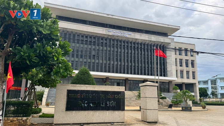 Người dân Quảng Ngãi yên tâm khi mô hình phường mới giải quyết thủ tục nhanh, cán bộ nhiệt tình