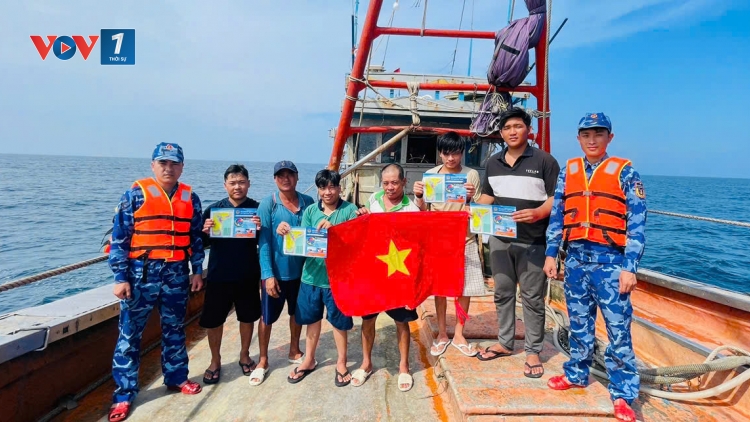 Hải đoàn 11 đồng hành cùng ngư dân bảo vệ chủ quyền và khai thác bền vững