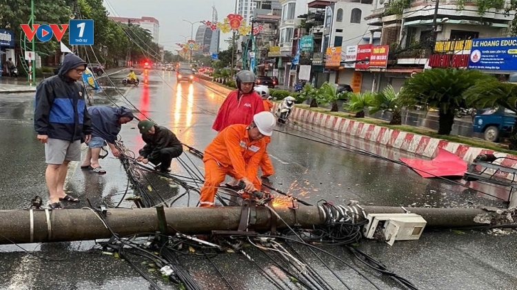 Vẫn còn 29.934 khách hàng miền Bắc đang mất điện do ảnh hưởng giông lốc
