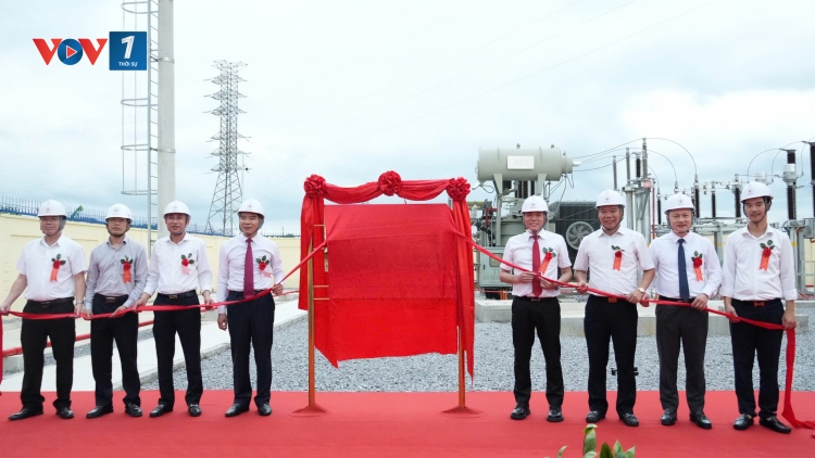 Gắn biển Chào mừng Đại hội Đảng bộ EVN tại Công trình Đz và TBA 110kV Nam Thành phố, tỉnh Thanh Hóa 