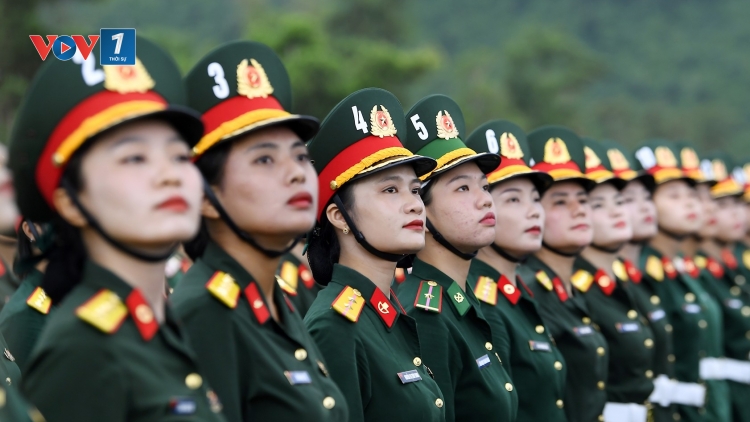 Vượt nắng, thắng mưa trên thao trường tập luyện mừng ngày Quốc khánh