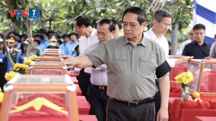 Thủ tướng dự Lễ viếng, truy điệu, an táng 81 hài cốt liệt sĩ quân tình nguyện Việt Nam hy sinh tại C