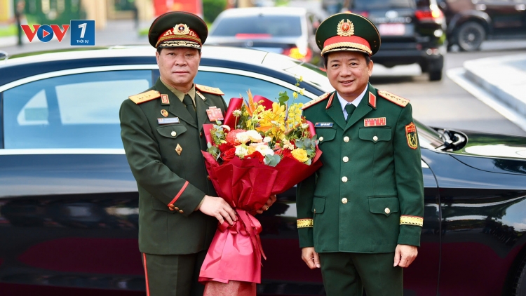 Đại tướng Trịnh Văn Quyết hội đàm với Chủ nhiệm Tổng cục Chính trị QĐND Lào