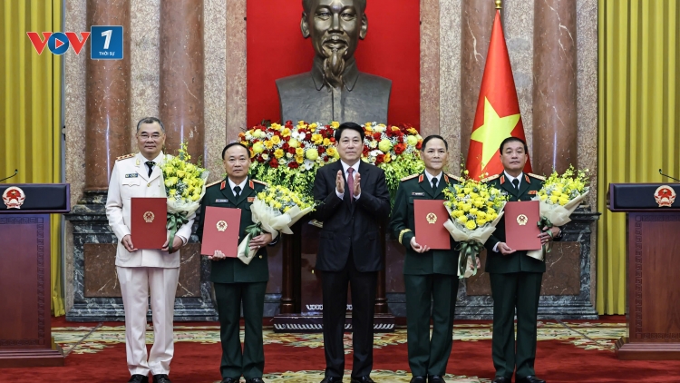 Chủ tịch nước Lương Cường trao quyết định thăng quân hàm, cấp bậc hàm Thượng tướng