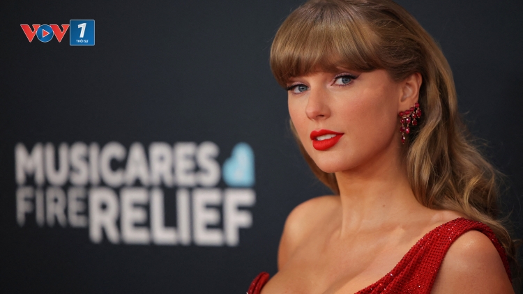 Taylor Swift chính thức công bố hình ảnh album Showgirl