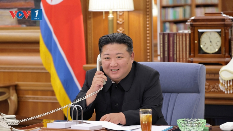 Ông Kim Jong-un giám sát vụ phóng tên lửa phòng không mới