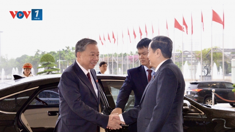 Tổng bí thư Tô Lâm gặp mặt các thế hệ đại biểu Quốc hội qua các thời kỳ