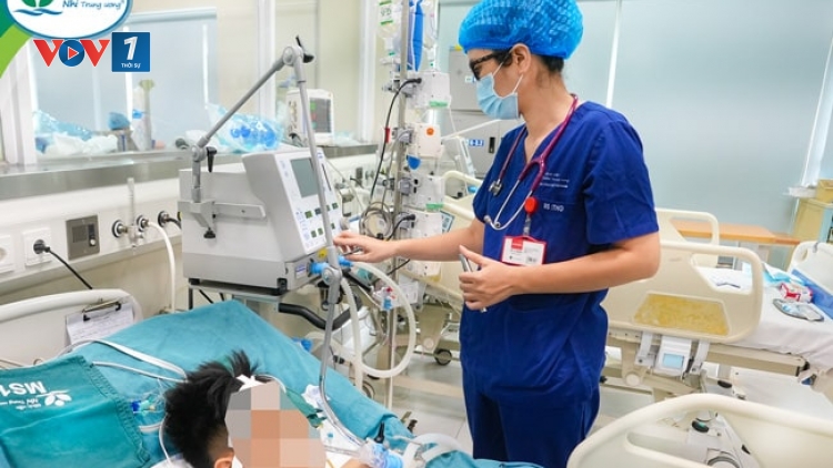 Cấp cứu đúng cách cho trẻ bị đuổi nước