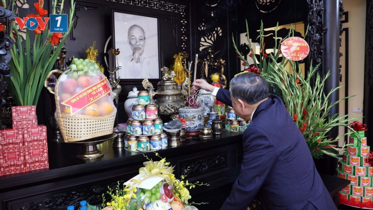 Thời sự 18h 31/8/2025: Tổng Bí thư Tô Lâm dâng hương tưởng niệm Chủ tịch Hồ Chí Minh