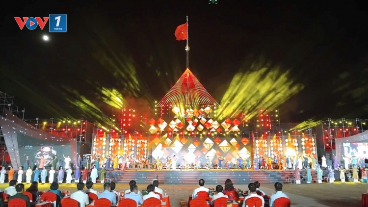 Chương trình chính luận nghệ thuật Dưới cờ vinh quang tại Huế