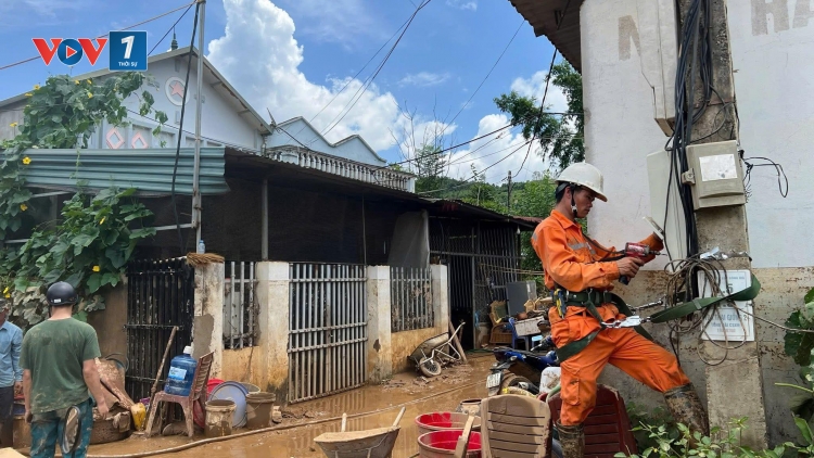 Khẩn trương khôi phục cấp điện tại các địa bàn vùng lũ Sơn La, Điện Biên 