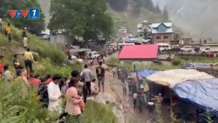 Mưa lớn bất ngờ ở Kashmir khiến 46 người chết, hơn 200 người mất tích