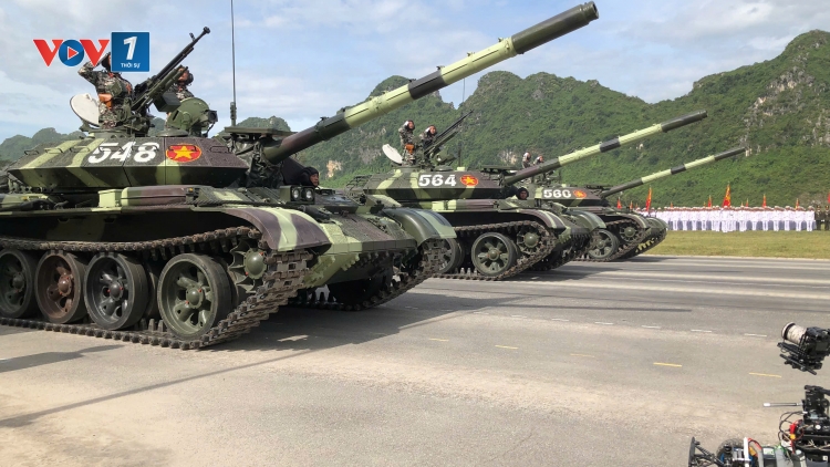 Tổng hợp luyện diễu binh, diễu hành lần thứ hai chuyên nghiệp hơn, hiện diện nhiều vũ khí, khí tài