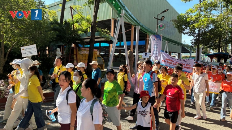 Hơn 5.000 người tham gia đi bộ gây quỹ cho nạn nhân da cam