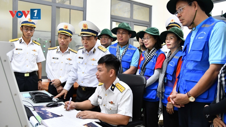 TP. Hồ Chí Minh trao 6,5 tỷ đồng quà tặng quân dân vùng biển Tây Nam