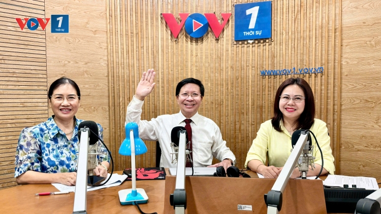 Những người lặng thầm sau cánh sóng