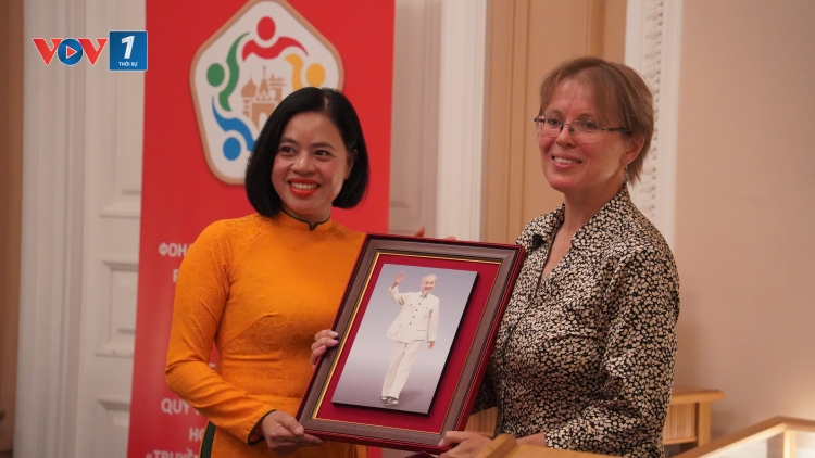 Tấm lòng thầy, trò Nga với Chủ tịch Hồ Chí Minh
