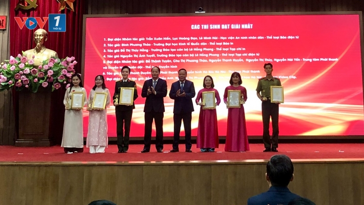 Hà Nội tổng kết, trao giải cuộc thi chính luận bảo vệ nền tảng tư tưởng của Đảng
