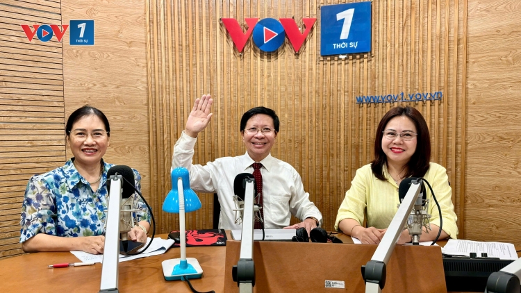 Những người lặng thầm sau cánh sóng
