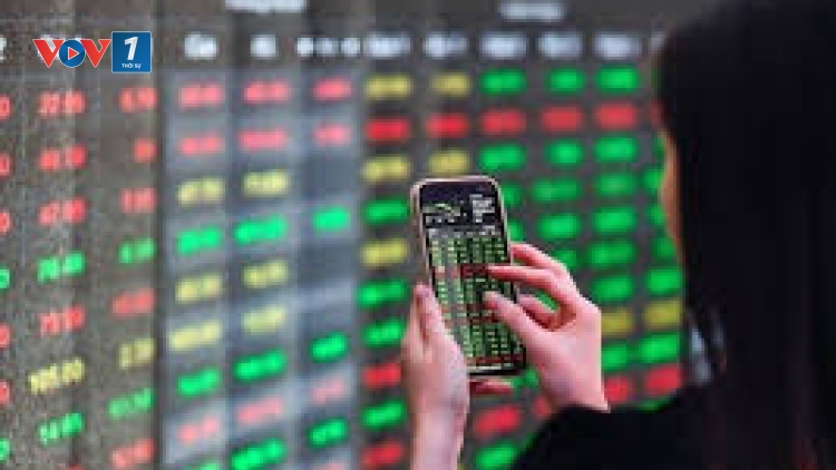 Phiên chứng khoán cuối tuần qua, VN-Index rung lắc mạnh, khối ngoại tiếp đà bán ròng.