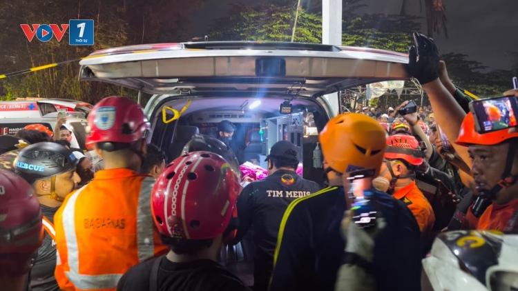 Sập trường học ở Indonesia: Lực lượng cứu hộ chạy đua tìm kiếm 38 nạn nhân