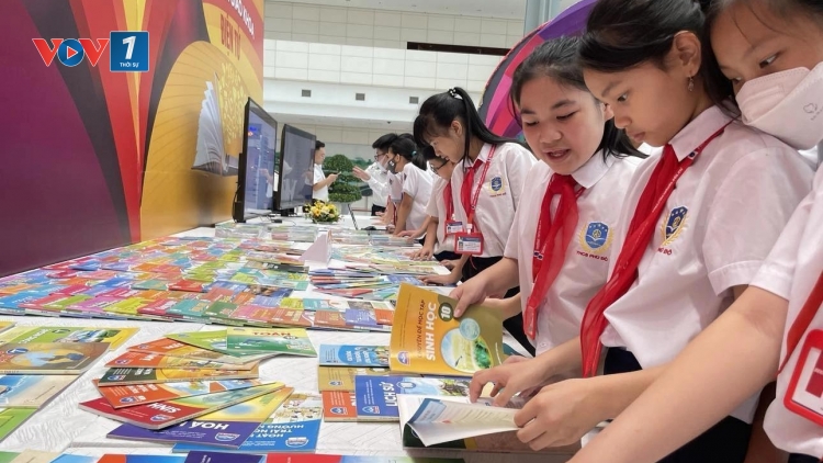 Sẽ một bộ sách giáo khoa thống nhất toàn quốc: Bảo đảm công bằng, tạo đột phá giáo dục toàn diện.