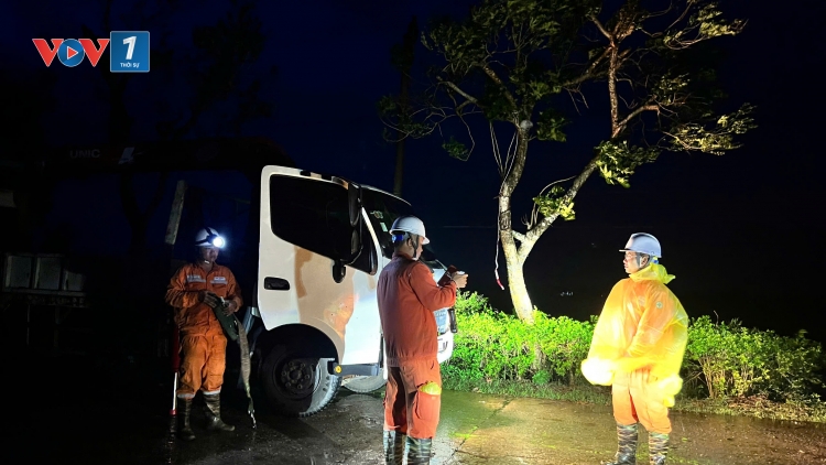 Bão số 10 (Bualoi) gây mất điện hơn 2,6 triệu khách hàng khu vực miền Bắc, miền Trung 