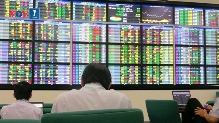 VN-Index thoát phiên giảm sâu nhờ dòng tiền bắt đáy chảy mạnh vào cuối phiên