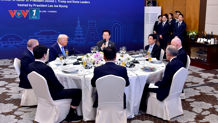 Chủ tịch nước Lương Cường dự tiệc tối cùng các nhà Lãnh đạo APEC