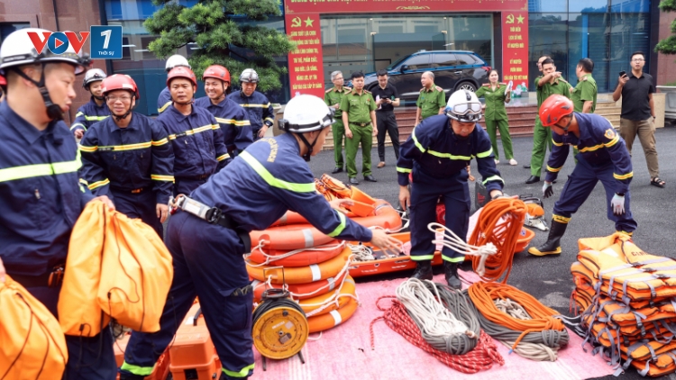 Lực lượng công an xuất quân thực hiện nhiệm vụ cứu nạn, cứu hộ tại Tuyên Quang (01/10)