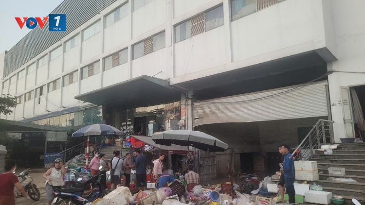 Hàng trăm tiểu thương chợ Thái “trắng tay” vì lũ