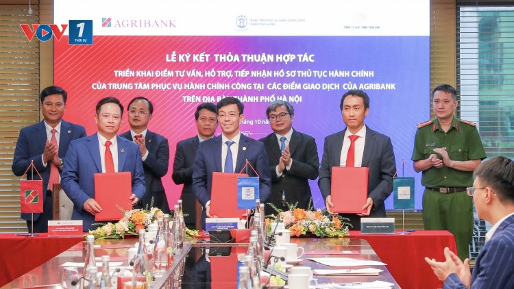 Đến ngân hàng, làm thủ tục hành chính – chuyện tưởng lạ mà thật tại Hà Nội