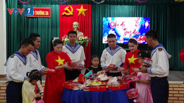 Trung thu ấm áp ở Đặc khu Trường Sa