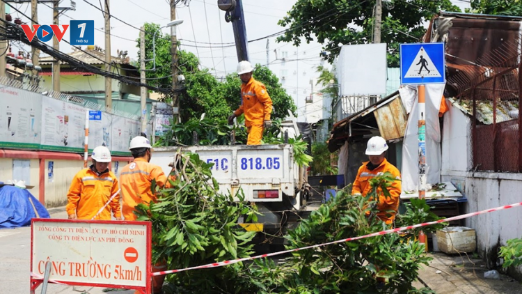 Ngành điện TPHCM đảm bảo an toàn điện trong mùa mưa bão