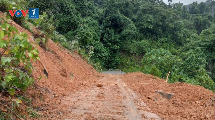  Quảng Trị: 17 điểm sạt lở, ngập lụt chia cắt do mưa lớn