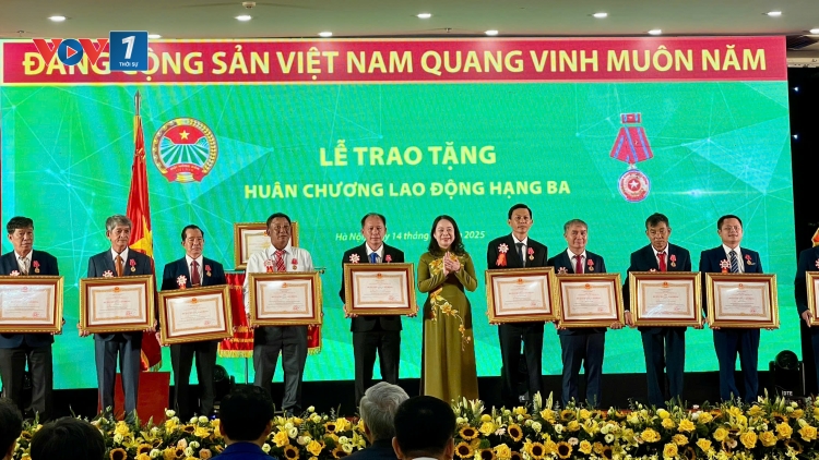 Nông dân Việt Nam thi đua, vững tin bước vào kỷ nguyên mới (14/10/2025)
