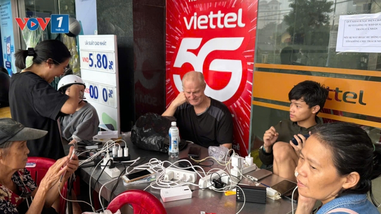 Sóng Viettel tại Huế và Đà Nẵng duy trì ổn định trong lũ dữ