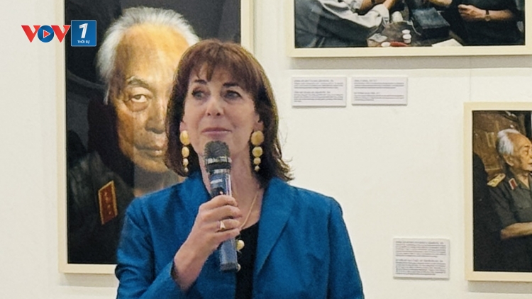 Triển lãm ảnh “Việt Nam – một đất nước đang đổi thay 1990–2015” 