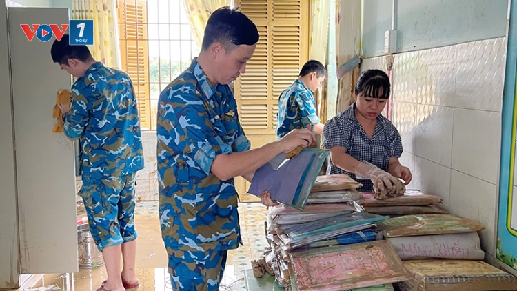 Sư đoàn 377, Quân chủng Phòng không, Không quân giúp nhân dân khắc phục hậu quả sau lũ