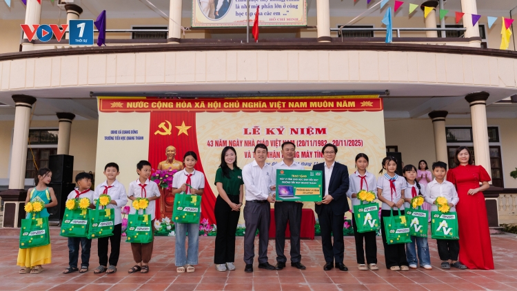 Nestle trao tặng phòng máy tính giúp học sinh tiếp cận công nghệ