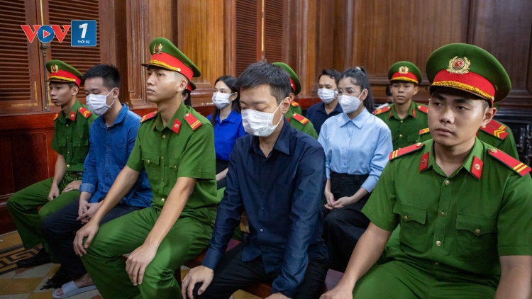 Hoa hậu Thuỳ Tiên, Quang Linh Vlogs, Hằng Du Mục bị tuyên 2 năm tù