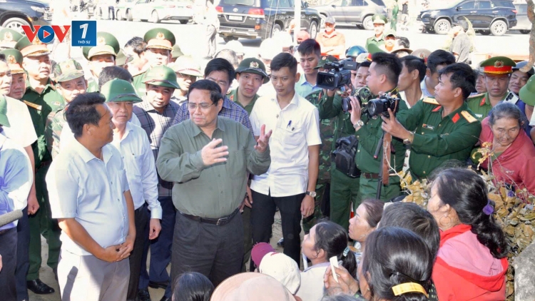 Thủ tướng thăm, động viên người dân, các doanh nghiệp bị ảnh hưởng của bão lũ tại tỉnh Gia Lai